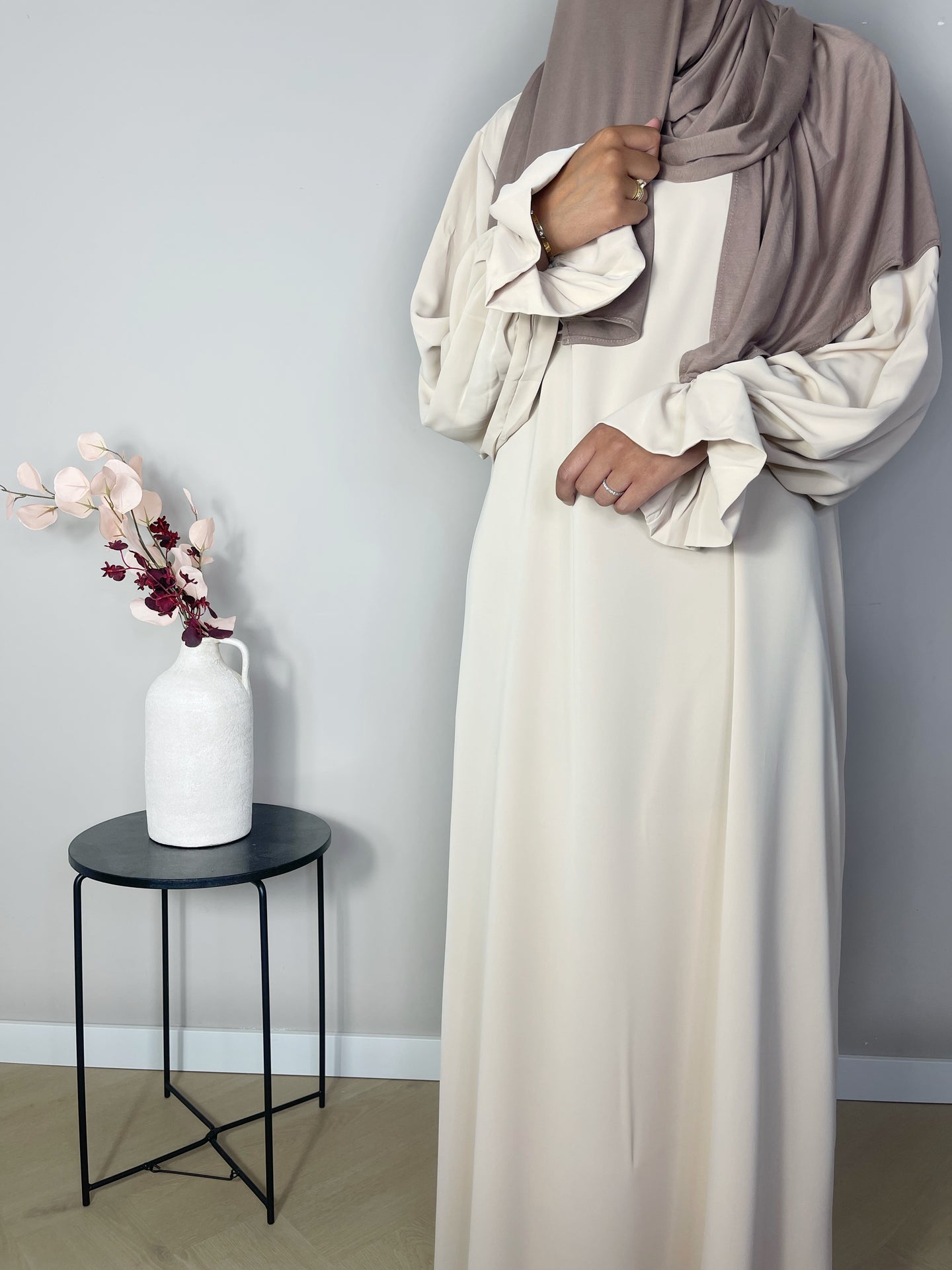 Abaya met elegante mouwtjes - Soft beige - Hijab Boutique